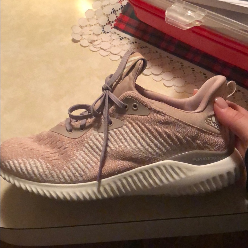 Adidas alphabounce